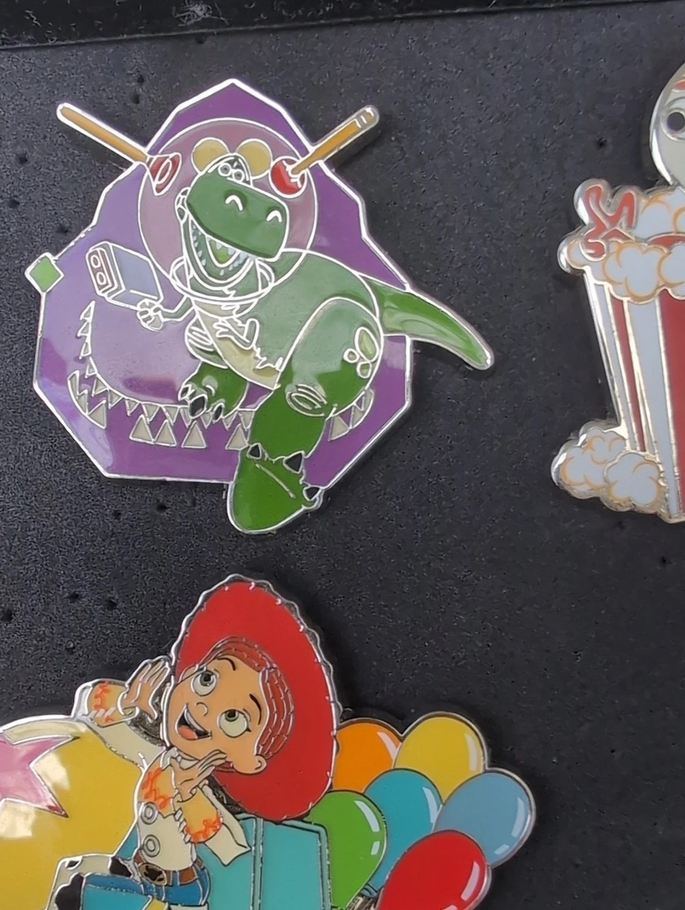 đExtremely Rare Disney Shanghai Disney Resort 2007 pin collection (Complete Set - Picture 3 of 11